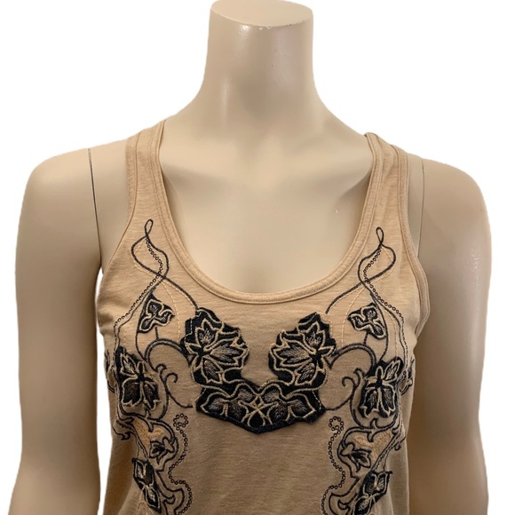 3/$30 Pins & Needles Embroidered Flowers Tank Sz L - Picture 2 of 10
